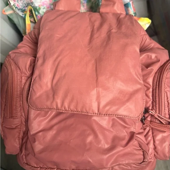 Caraa Pink Puffy Women's Backpack - Picture 3 of 3